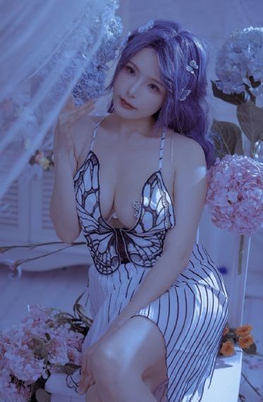 中出不戴胸罩的女邻居_蓝光免费观看最新